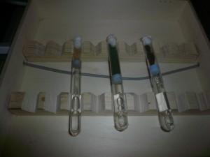 niger4.JPG (1.52 MiB) 17056 mal betrachtet Ihre RGer liegen in einer selbstgebauten Box mit Plätzen für RGer und meinem Heizkabel unter diesen durchführend