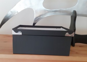 20211012_172333.jpg (2.92 MiB) 5882 mal betrachtet Aktuelle Unterkunft. Die Klinge im Hintergrund ist zum Schutz vor Raubameisen.