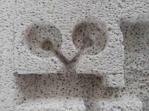 IMG_20220429_194913.jpg (3.11 MiB) 1332 mal betrachtet Sieht da noch jemand einen Vogelkopf von vorne?